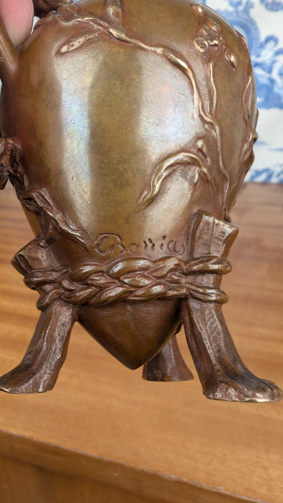 Image 1 of Piccolo vaso a treppiede firmato Barrias e Barbedienne in bronzo dorato Art Nouveau, fine XIX secolo