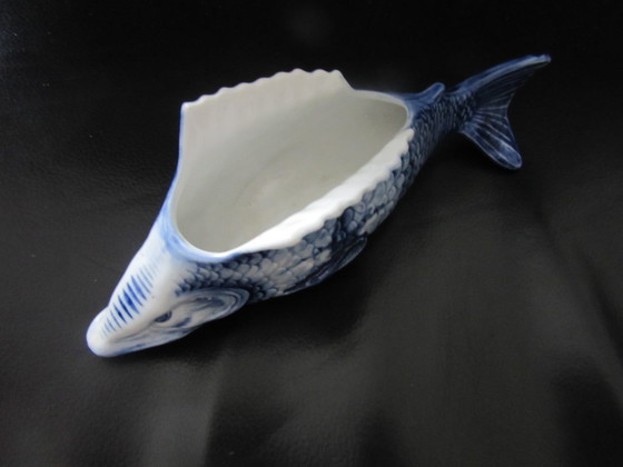 Image 1 of Oud Delfts keramisch beeldje van een blauw-witte vis, decoratief object, vintage