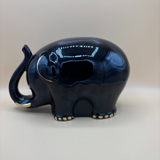 Iconic 80s elephant statue XXL Elki Steengoed Holland black