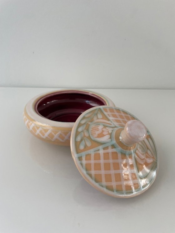 Image 1 of Caja de joyería pintada a mano en suaves tonos pastel