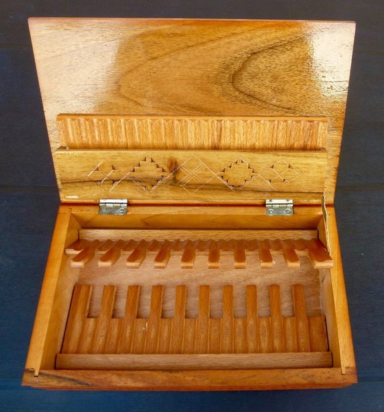 Image 1 of Porta tabacco in ceramica di Velasques e humidor in legno per sigarette.