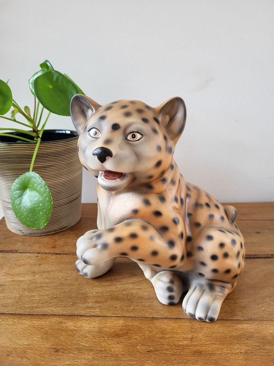 Image 1 of Tijger beeldje, vintage, keramiek en handbeschilderd  Vintage beeld uit keramiek van een tijger, handbeschilderd.  mooie staat  