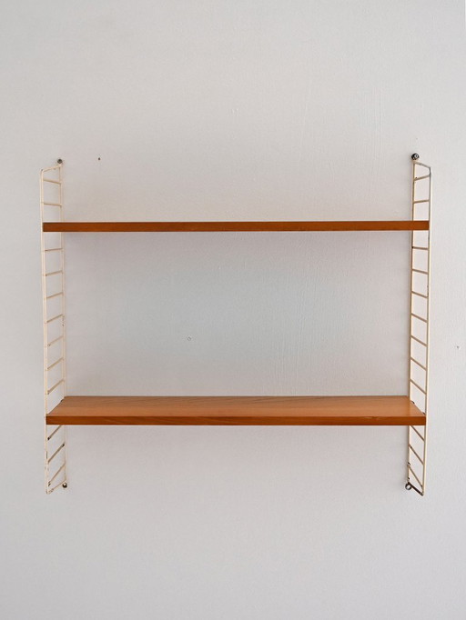 Scandinavian Hylla wall shelf in oak