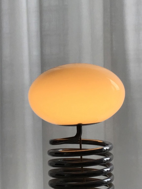 Image 1 of Tafellamp naar een model van Ingo Maurer