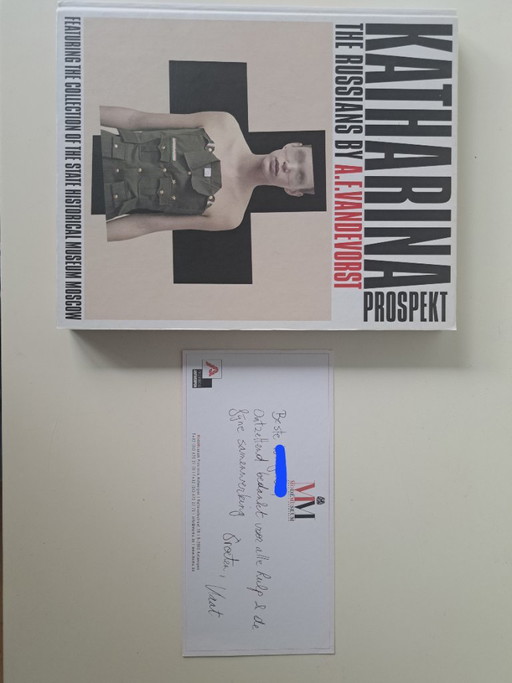 MoMu Modebuch: "Katharina Prospekt: The Russians by A.F. Vandevorst" (2005