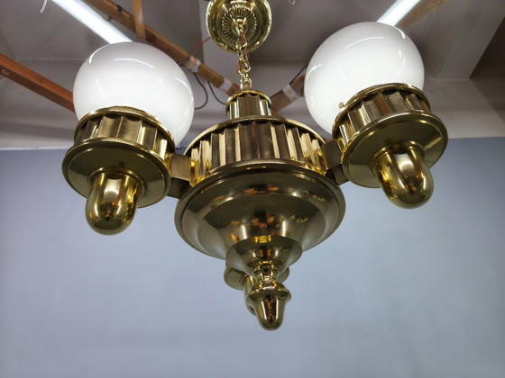 Image 1 of Art Deco kroonluchter van messing en opaalglas, Tsjechoslowakije