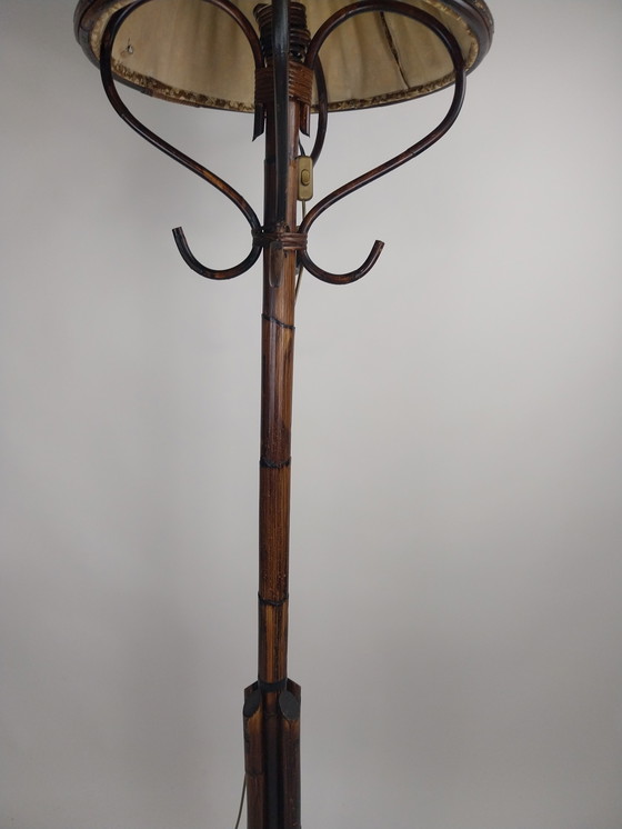 Image 1 of Lampadaire en bambou et osier des années 1970 fabriqué en Italie