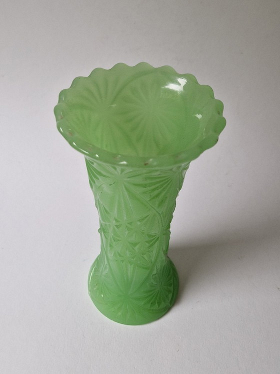 Rare vintage jadeite vase – Glass (photo 6 of 9)