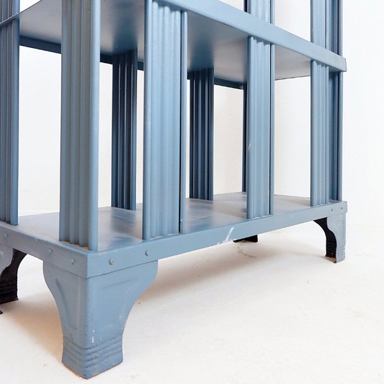 Image 1 of Estantería Strafor de metal pintado, siglo XX