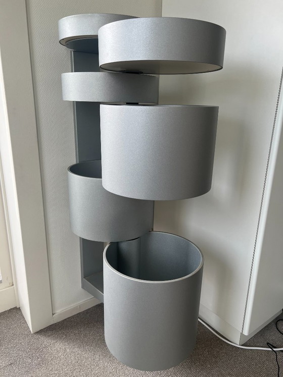 Armadi contenitori rotondi a parete con scomparti girevoli - color argento, Metallo, Legno, Argentato, Modern (foto 6 di 6)