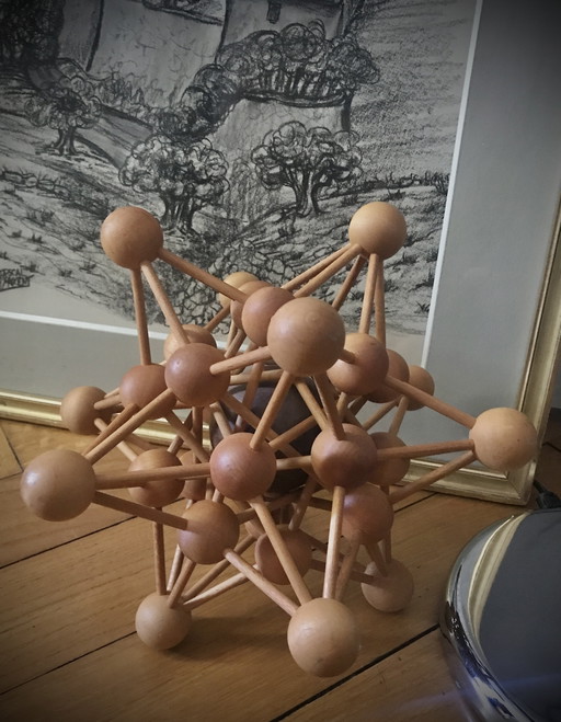 Atomium wood
