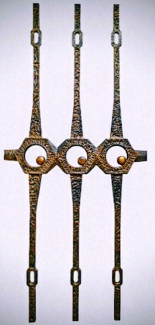 Gran escultura mural brutalista