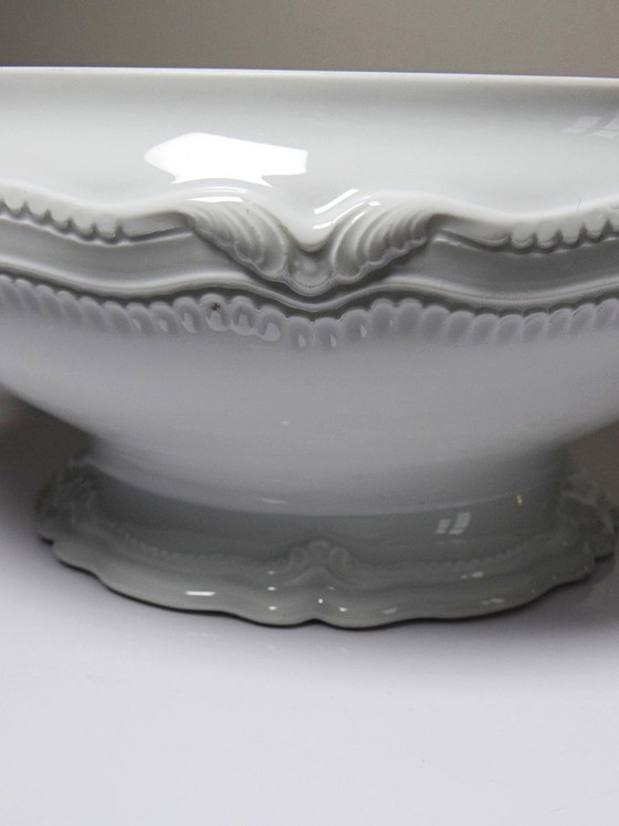 Image 1 of Plato hondo/de verduras de porcelana blanca fina de Limoges, atribuido a Barnardaud, de época.