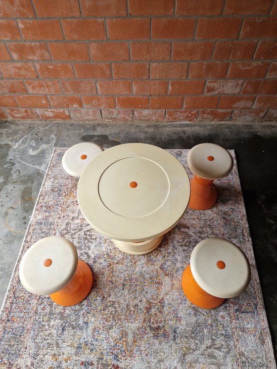 Image 1 of 70er Jahre Space Design Henry Massonet Set aus 4 Hockern und Beistelltisch