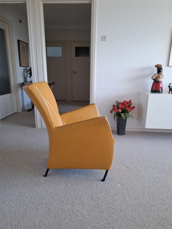 Image 1 of Amarillo soleado