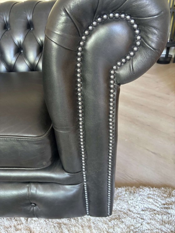 Image 1 of Original SPRINGVALE CHESTERFIELD 3-Sitzer-Sofa + Sessel + Fußhocker