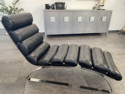 Poltrona lounge di design in legno nero con hocker