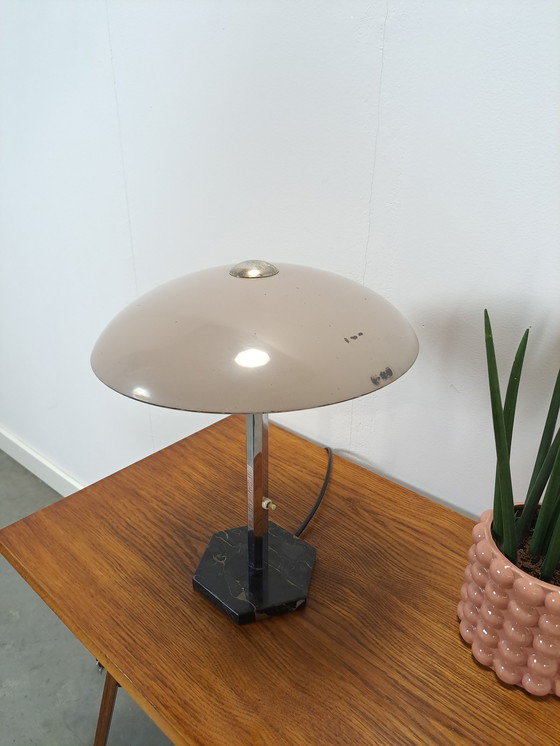 Image 1 of Tafellamp met Marmeren Voet en Zeskant Chromen Frame