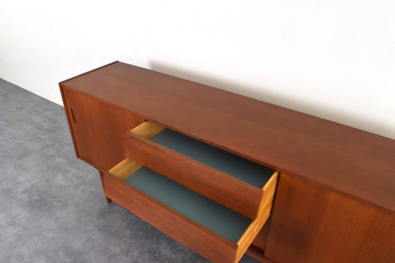 Image 1 of Buffet scandinave en teck du milieu du siècle par Nils Jonsson pour P.S. Heggen, années 1960.