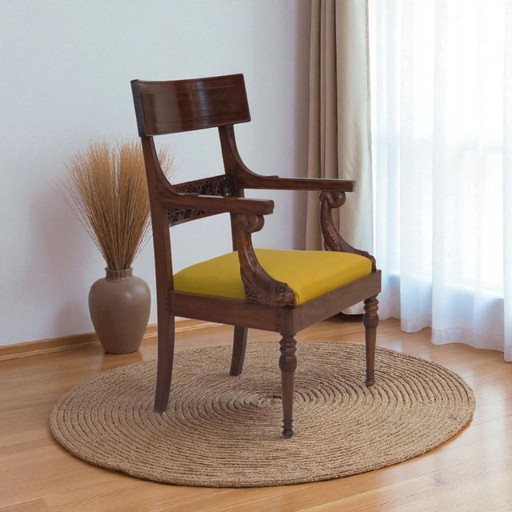 Poltrona in legno intagliato degli anni 1920-30, disegno di Georges Jacob, rivestita.