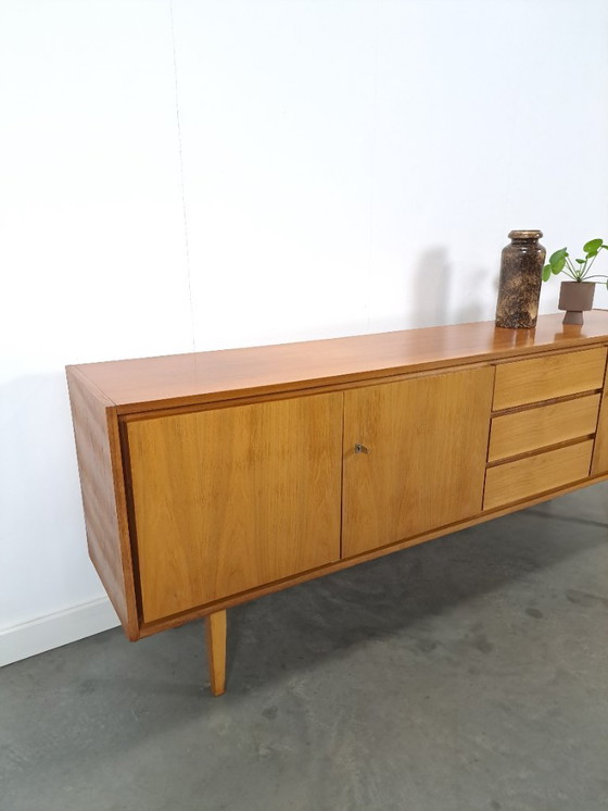 Image 1 of Buffet en placage noyer style milieu du siècle avec 3 tiroirs