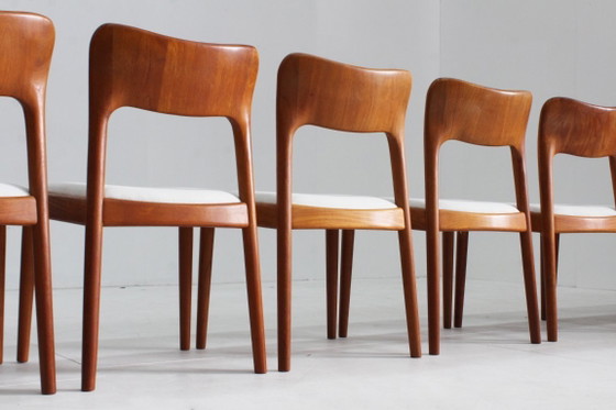 Image 1 of Ensemble de 8 chaises à repas vintage danoises Niels Koefoed en teck 1960
