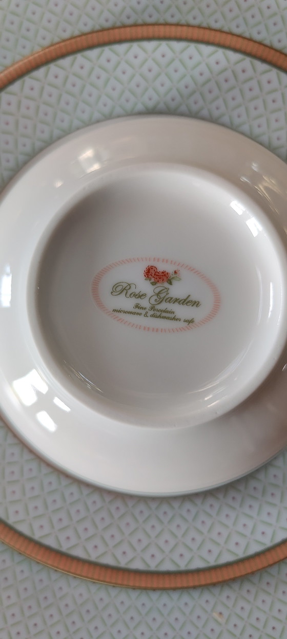 Image 1 of Vajilla de porcelana fina de la marca Rose Garden