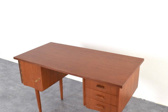 Escritorio danés de teca de mediados de siglo, década de 1960. – Wood (photo 17 of 20)