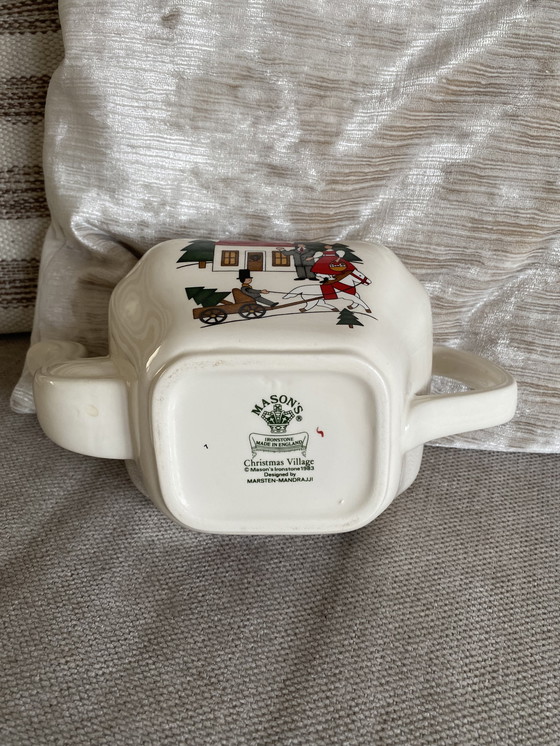 Image 1 of El templo del pueblo navideño de Wedgwood Mason