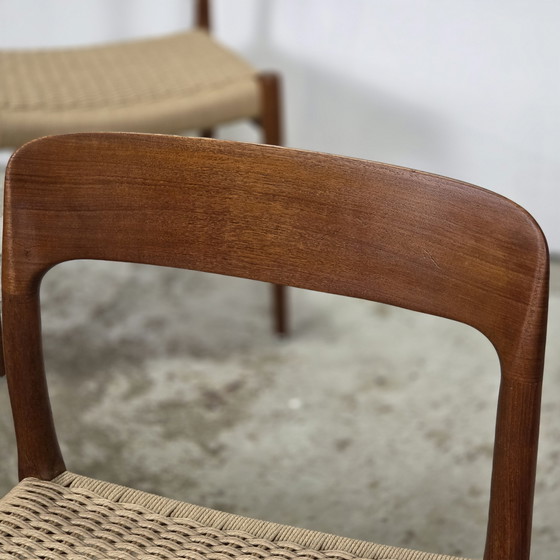 Image 1 of Lot de 5 chaises de salle à manger Niels Møller modèle 75 en teck, neuves, en corde de papier.