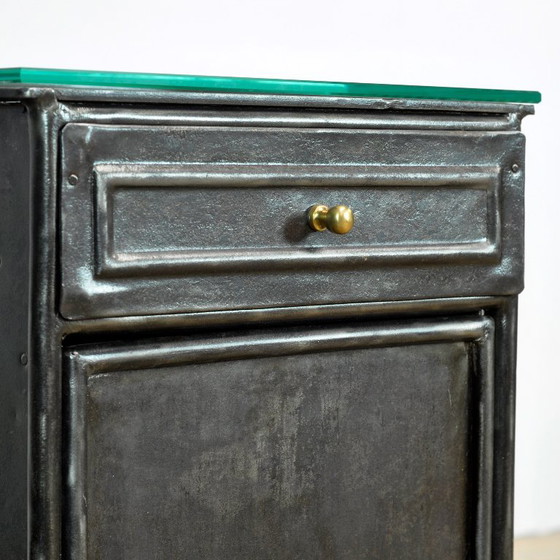Ensemble de tables de chevet en fer, années 1900 – Tables de nuit, Glass, Iron, Vintage (photo 8 of 11)