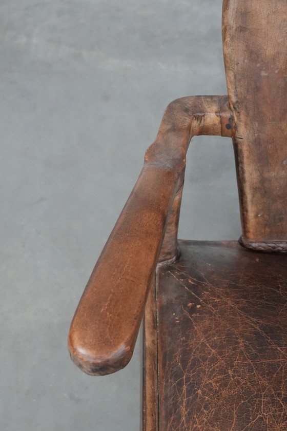 Image 1 of Unieke antieke schapenleren stoel/ armchair met een bijzonder Noord-Afrikaans design