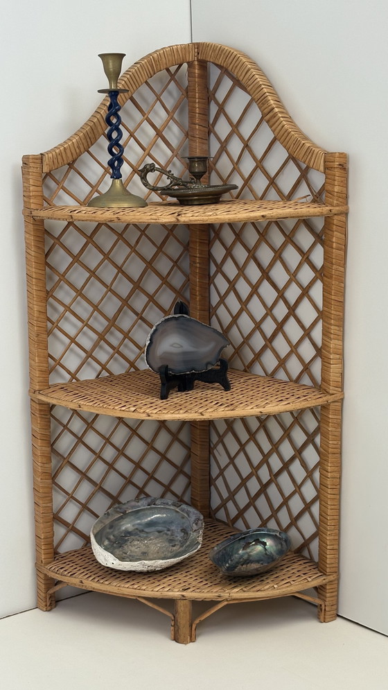 Image 1 of Armadietto angolare in rattan d'epoca portaspezie da cucina / armadietto per piante