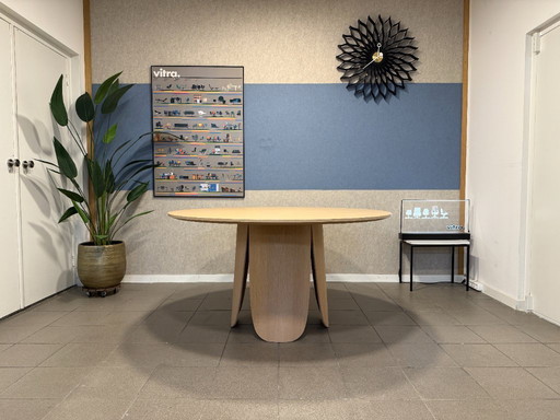 Bolia | Peyote-Esstisch | Weiß pigmentierte, lackierte Eiche | Ø 140 cm | 1 Stück