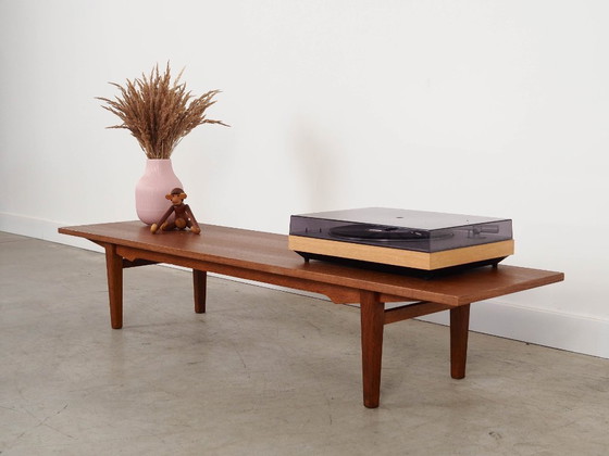 Image 1 of Aparador bajo de teca, diseño danés, década de 1970, fabricado en Dinamarca.