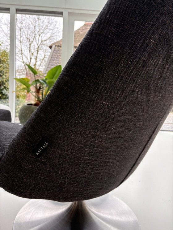 Image 1 of Splendida e raffinata poltrona girevole Kartell con pouf/sgabello.