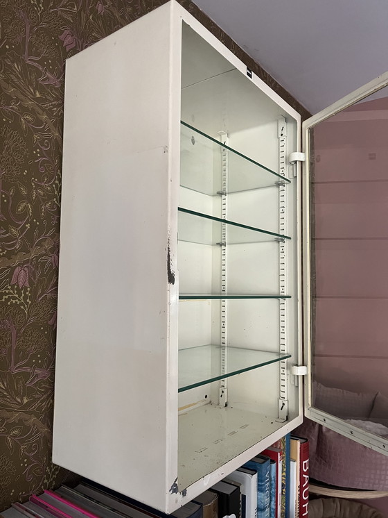 Image 1 of Vintage ziekenhuiskastje hangkastje vitrine