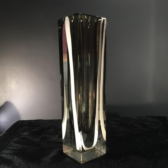 White and Black Striped Sommerso Murano Glass Vase attributed to Flavio Poli for Seguso, 1960s – Arte (photo 4 of 17)