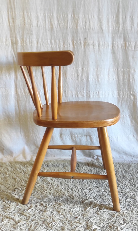Image 1 of Chaise à barreaux style scandinave en bois massif - mid.XXeme