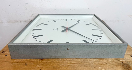 Image 1 of Reloj de pared cuadrado gris grande de Pragotron, años 70