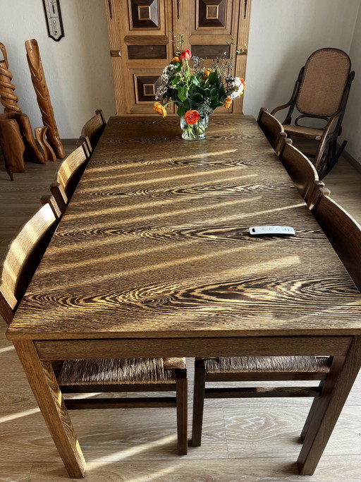 Vintage dining table including 6 chairs