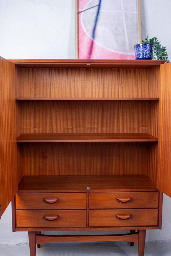 Image 1 of Armadio alto vintage in teak, cassettiera in stile danese di metà secolo.