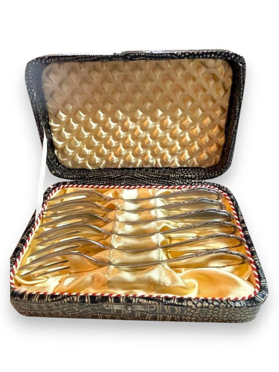 Image 1 of Antieke Duitse taartvorken van Wellner, daterend uit het begin van de 20e eeuw (ca. 1910-1930), in originele kist.