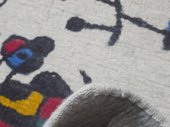 Alfombra de lana inspirada en Joan Miró – La sonrisa con alas llameantes - Alfombra Nómada – Wool (photo 3 of 9)