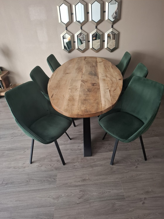 Image 1 of Eettafel + 6 velvet stoelen groen