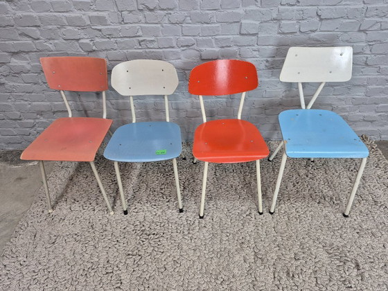 Image 1 of Sedie industriali giocose in compensato dai colori misti, set di quattro – Paesi Bassi, anni '50-'60