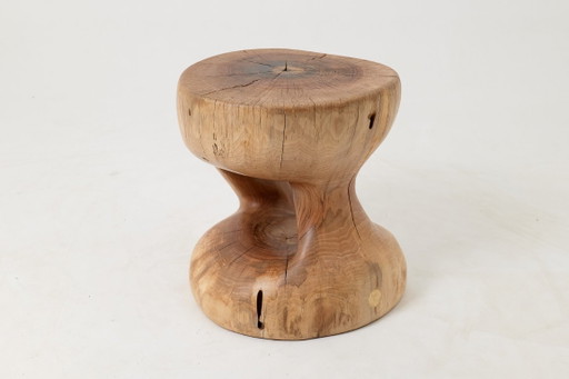 Tabouret/table d'appoint sculpturale, noyer sculpté, pièce unique, Logniture