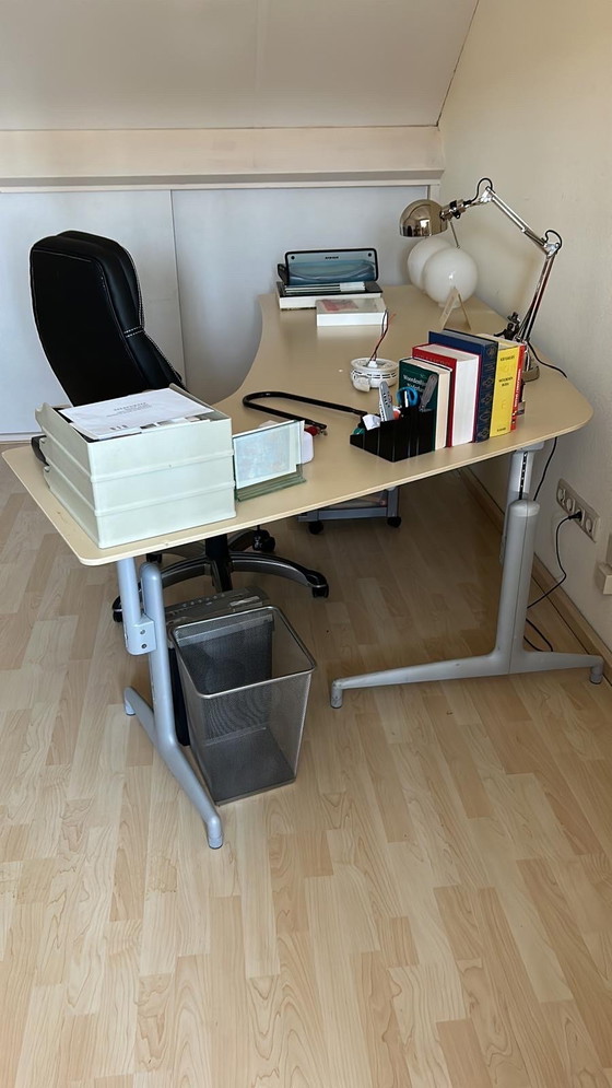 Image 1 of Scrivania addominale regolabile Lensvelt