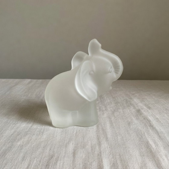 Image 1 of Éléphant Goebel vintage – Verre satiné mat – Allemagne de l'Ouest