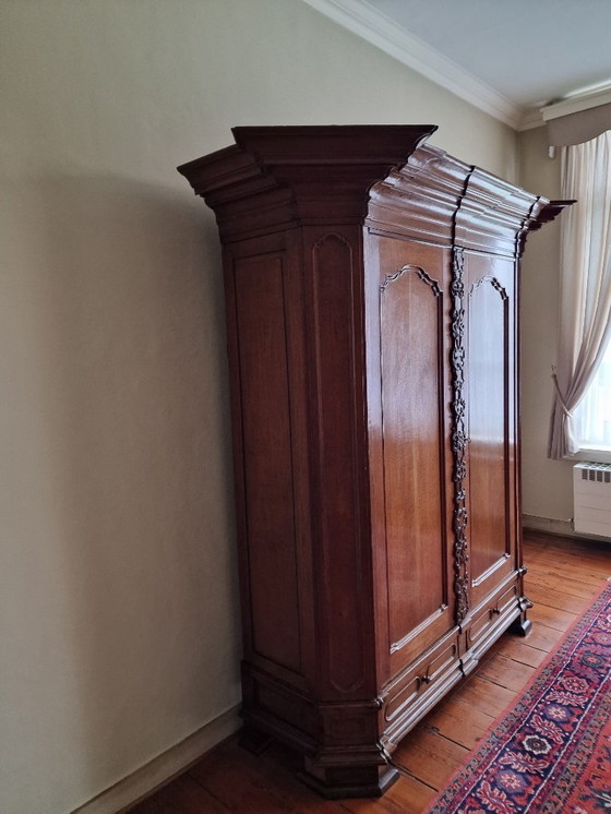 Image 1 of Antieke klassieke eiken kast